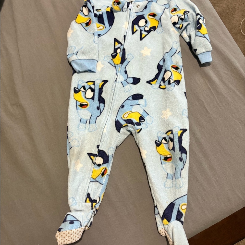 5 footies 12 month 1 price $15 obo Kids One Piece Pajama - Bluey, Buffalo